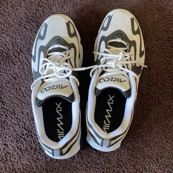 Nike Mens sneakers. Size 10. LIKE NEW condition. - Picture 2 of 6